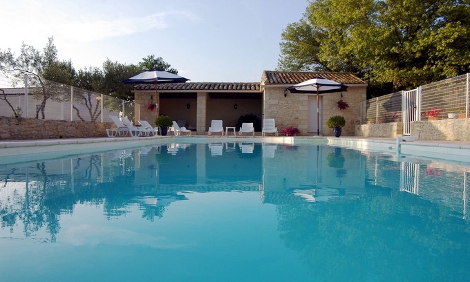 Uzes Apartment | Uzès : Apartment l'Olivier 10mn walk from town center apartment in mas