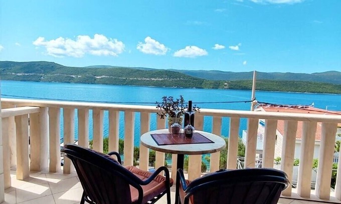 Neum Apartment | V Apartment with Sea view for 7 people