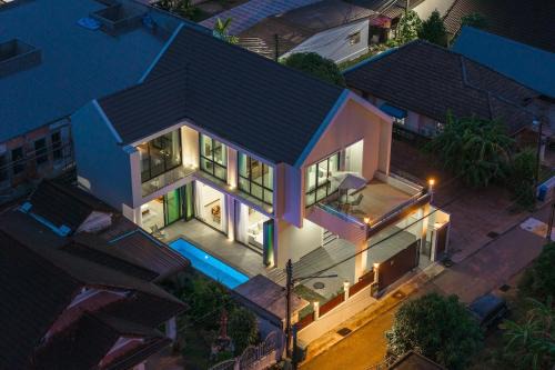 Bang Tao House | V226 4BR Pool Villa Near Laguna, Golf & Beaches