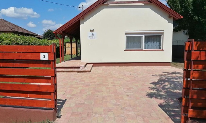 Siofok-Szabadifurdo House | V7 Petite Maison