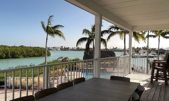 Marathon House | Vaca Cove G Life's a Marathon 4 Bed 3 Baths, Salt