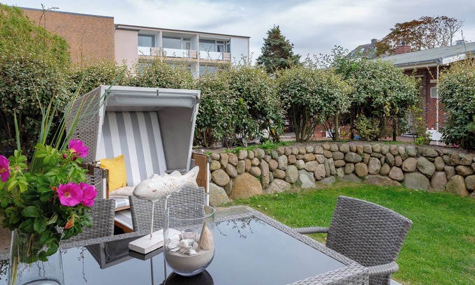 Wenningstedt-Braderup Apartment | Vacation apartment "Strandläufer A2" in Wenningstedt with 3 bedrooms