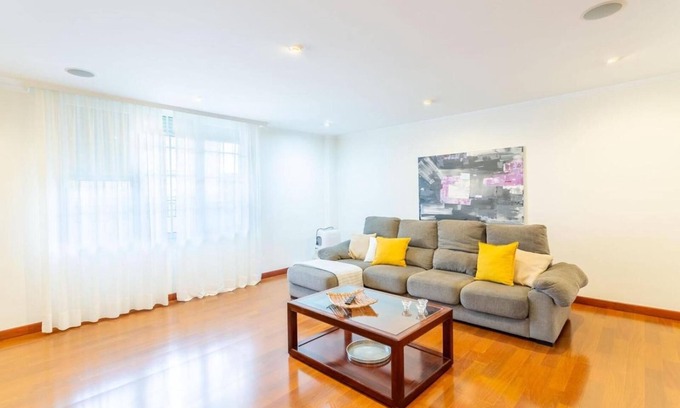 Las Palmas de Gran Canaria House | Vacation Home 'Ciudad Jardin Las Palmas Gc' with Shared Terrace, Wi-Fi and Air Conditioning