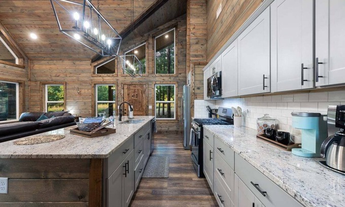 Hochatown Cabin | Vacana Highwest Games, Play Set, Hot Tub, Fire Pit, Pets