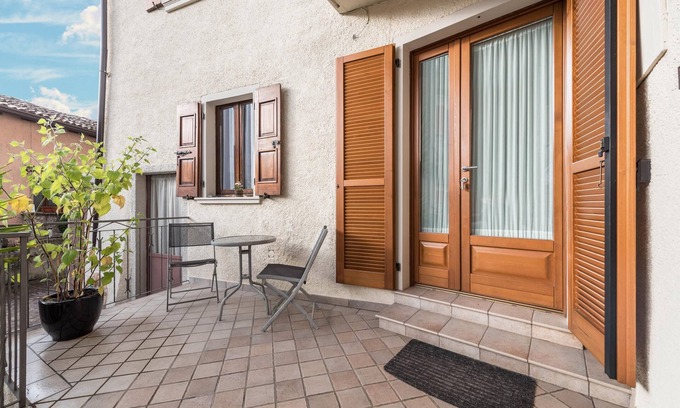 Vesio Apartment | Vacation Apartment "Casa Holidays Moreli Little" with Mountain View & Terrace