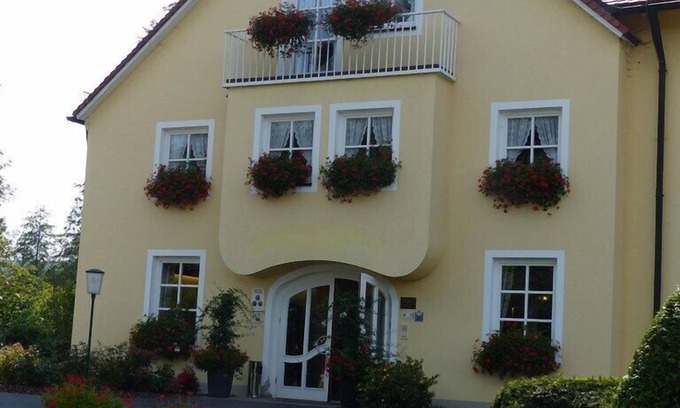 Neualbenreuth Apartment | Vacation apartment located directly on the golf course