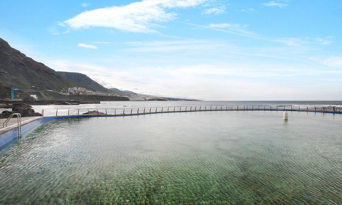 Punta del Hidalgo Apartment | Vacation Apartment 'Apto Aguacada' with Balcony and Wi-Fi
