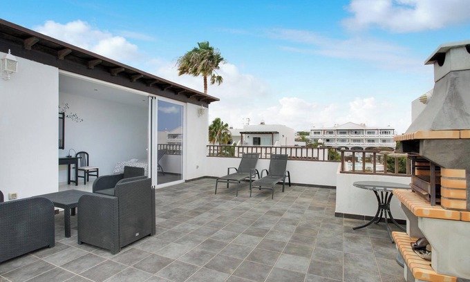 Costa Teguise Apartment | Vacation Apartment "Lovely Penthouse" with Pool, Wi-Fi & Terrace