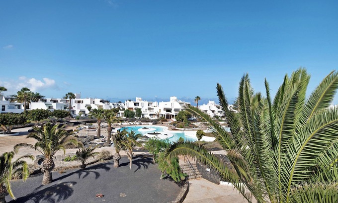 Costa Teguise Apartment | Vacation Apartment 'Los Molinos 4306' with Sea View, Private Pool and Wi-Fi