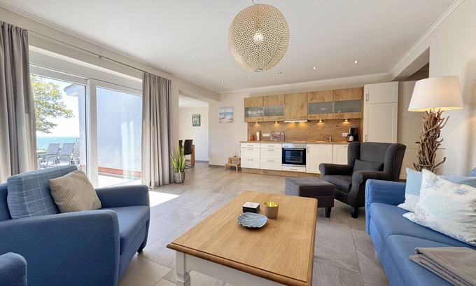 Thiessow Apartment | Vacation apartment 01 with south-facing terrace and sea view - P: Zollhaus Klein Zicker -