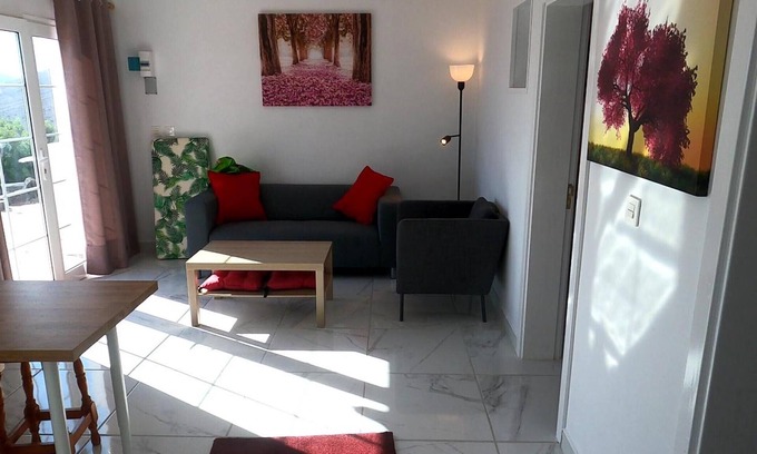 Macher Apartment | Vacation Apartment 'Rosa Eden' with Mountain View, Balcony and Wi-Fi