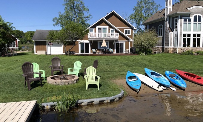 Howell House | Vacation at the Lake