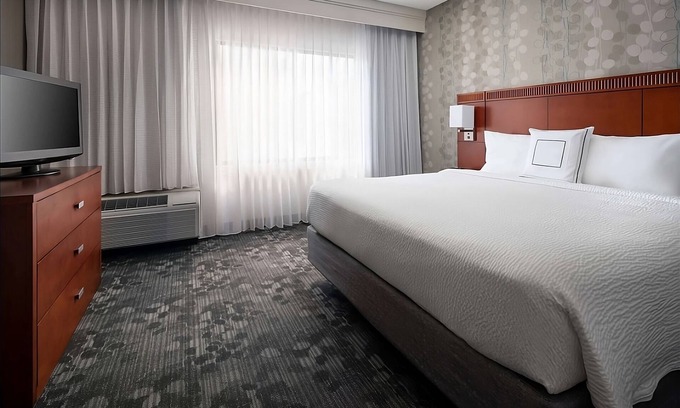 Camelback East Hotel | Vacation Day Is Always A Great Idea! w/Outdoor Pool, Close to Colter Park