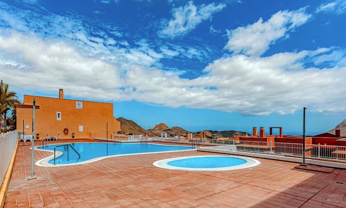 Chayofa Apartment | Vacation 'Great View Over The Ocean Blanca' with Sea View, Shared Pool and Wi-Fi