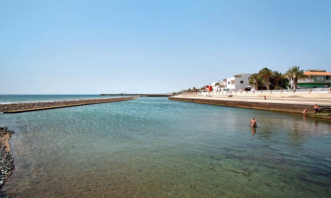 Castillo del Romeral House | Vacation Home "Las Caracolas" near Beach with Private Terrace & Wi-Fi