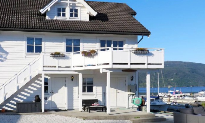 Strandebarm House | Vacation home Bakkakaien (FJH440) in Strandebarm - 10 persons, 5 bedrooms