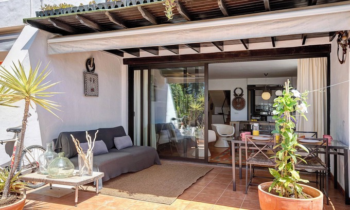 Costa Teguise House | Vacation Home 'Casa La Rosa Del Mar' with Private Terrace, Balcony and Wi-Fi