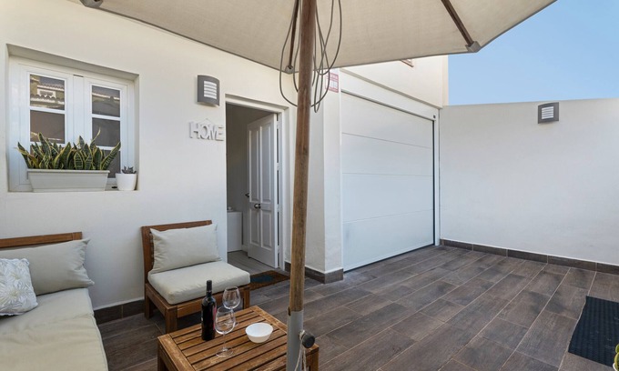 Piedra Hincada House | Vacation Home 'Casa El Jable' with Sea View, Private Terrace and Wi-Fi