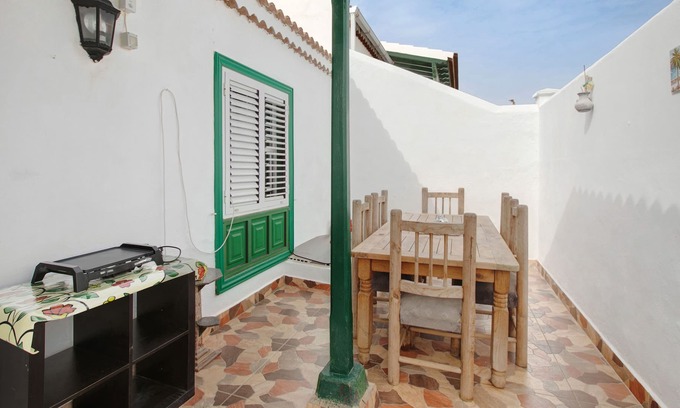 Abades House | Vacation Home Chalet Duplex Independiente Abades with Sea View, Terrace & Wi-Fi