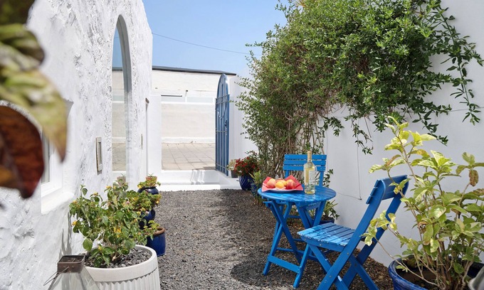Macher Apartment | Vacation Home 'El Piccolo' with Private Garden and Wi-Fi