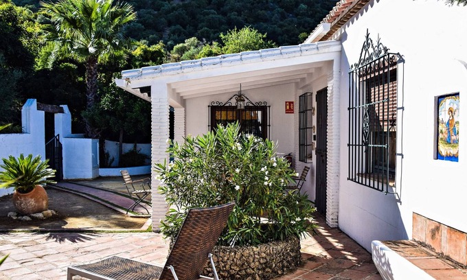 Montecorto House | Vacation Home 'El Rancho' with Mountain View, Pool, Wi-Fi & Garden