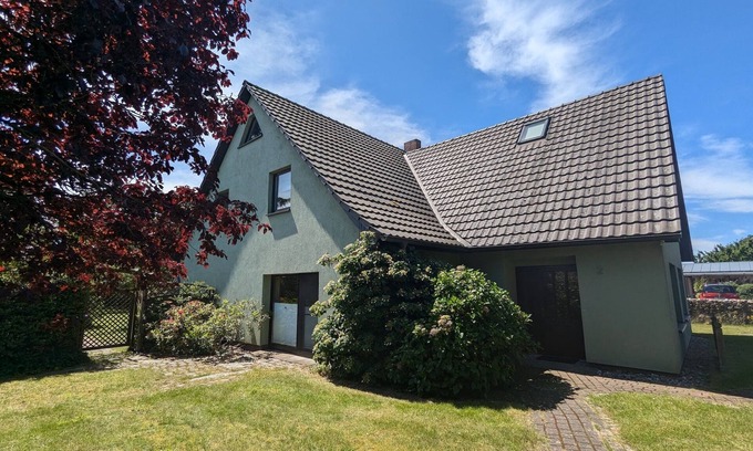 Born auf dem Darss House | Vacation home for sole use and large garden for 12 people