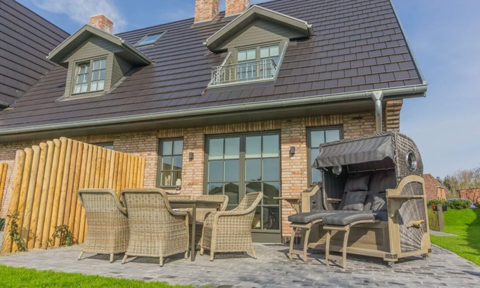 Westerland House | Vacation home for up to 6 people with garden and sauna.