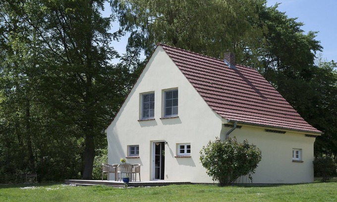 Grubnow House | Vacation Home "Gut Grubnow Rügen" with Lake View, Private Terrace & Wi-Fi