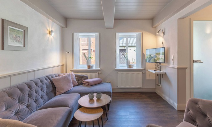 Zentrum House | Vacation home Hannes Kapitänshaus in Husum for up to 4 people