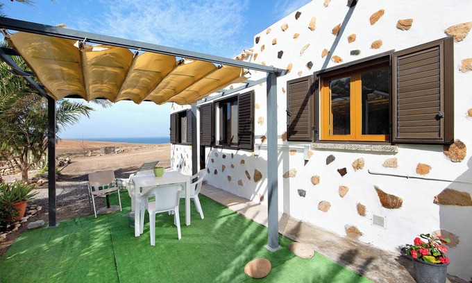 Pajara House | Vacation Home 'La Solapa' with Mountain View, Shared Garden and Wi-Fi