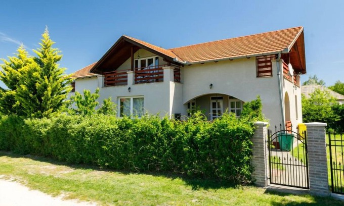Balatonfenyves House | Vacation home Lian by Interhome