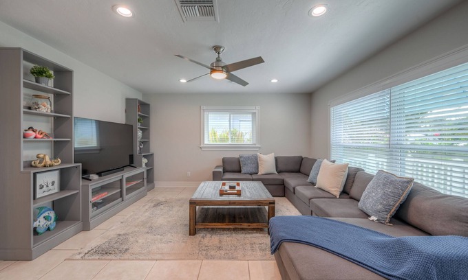 Naples Park Cottage | Vacation Home Near the Beach!