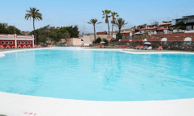 Pasito Blanco House | Vacation Home "Nico Pasito Blanco" with Sea View, Shared Pool & Wi-Fi