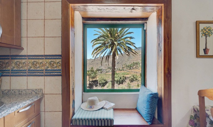 Alojera House | Vacation Home "Rosa del Negro" with Sea View, Terrace & Wi-Fi