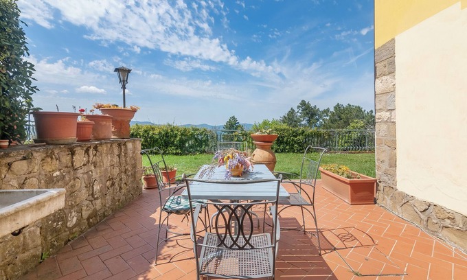 Castelfranco Piandisco Other | Vacation apartment 'La Tavernetta' with shared pool, private terrace and WLAN