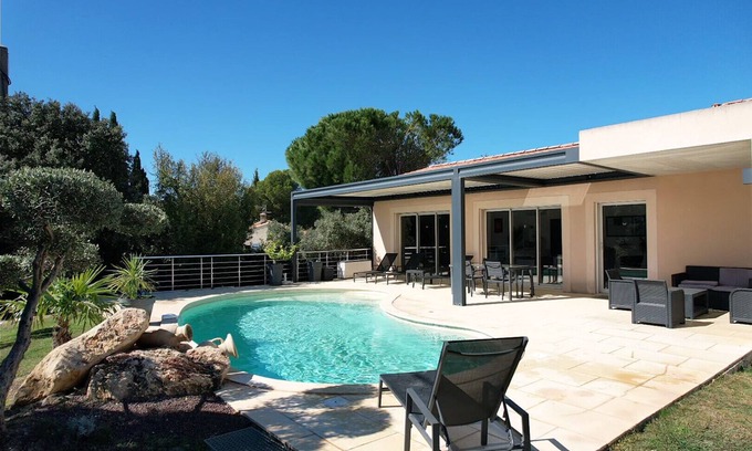 Aureille Villa | Vacation rental house with pool AUREILLE LS1-300
