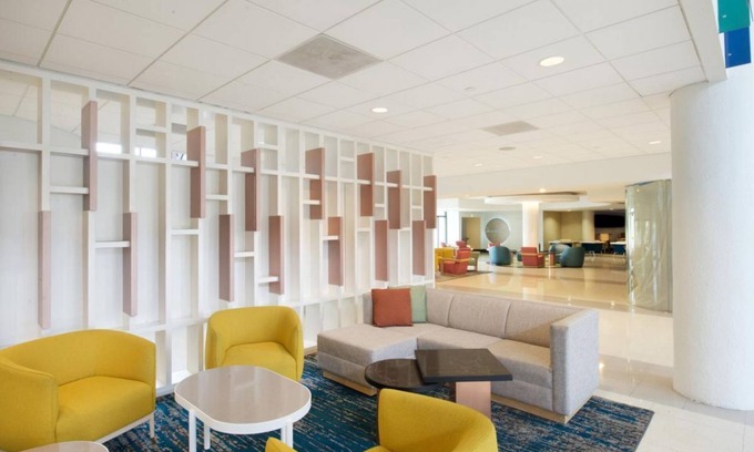 Seybold Hotel | Vacation Starts Here! 2 Elegant Units, On-site Pool, Minutes to Wynwood!