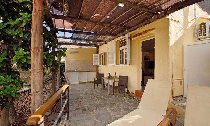 Mogan Apartment | Vacation Studio 'El Granero Paraiso Del Molinero' with Sea View, Wi-Fi and Air Conditioning