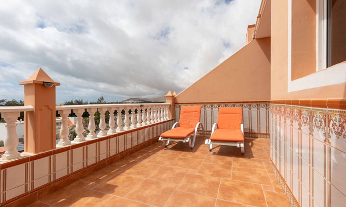 Bahia Calma Apartment | Vacation 'Teneriffa' with Shared Pool, Wi-Fi and Air Conditioning