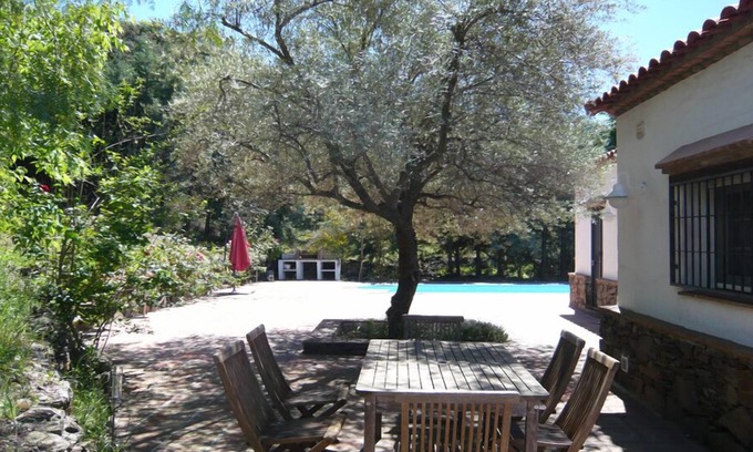 Sayalonga House | Vacation under the olive tree, detached vacation home with pool