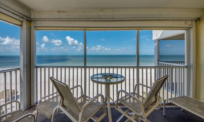 Fort Myers Beach Condo | Vacation Villas #631: Top-Floor, Beachside Corner Condo with TWO balconies