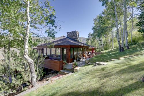 Eagle-Vail House | Vail Treehouse and Hot Tub, Sauna and Mtn Views