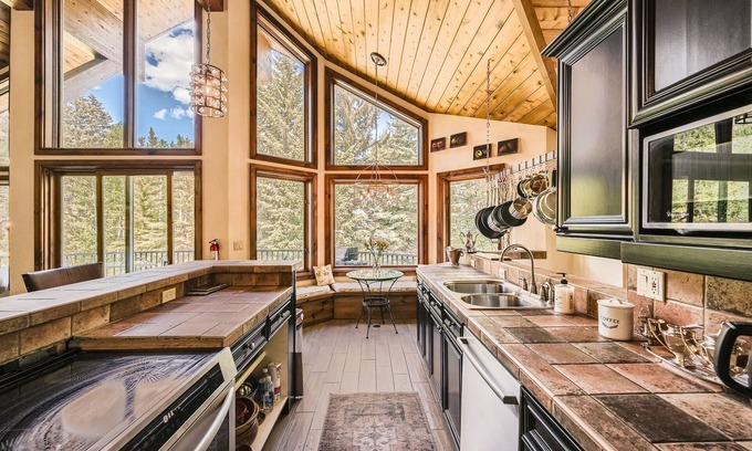 Vail House | Vail Valley Drive Golf Course Single Family Home