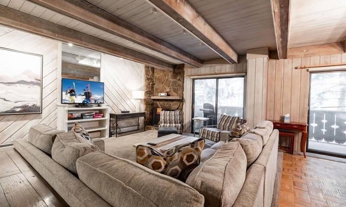 Vail Condo | Vail Village, Villa Cortina, Walk To Lifts