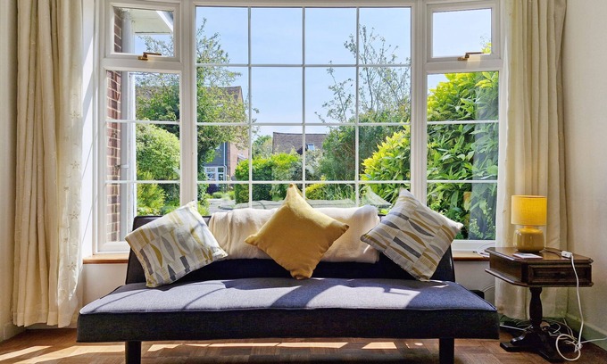 Emsworth House | Valetta Park - a family house that sleeps 6 guests in 3 bedrooms