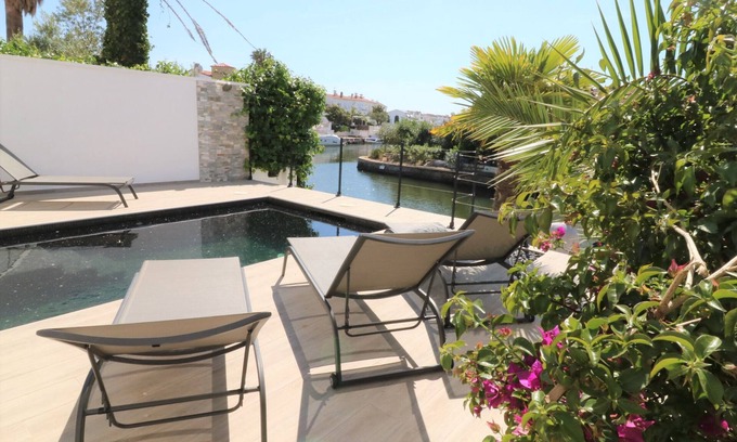 Castello d'Empuries Ski Chalet | VALIRA 20D - Belle villa avec piscine et amarre