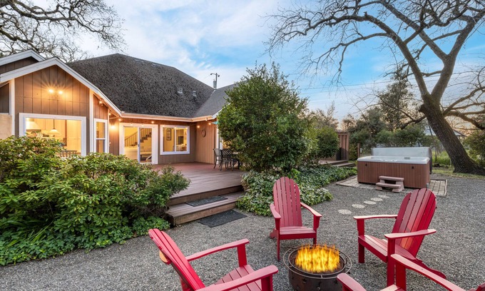 Kenwood House | Valley of the Moon by AvantStay | Tranquil Escape, Large Yard, Hot Tub, Fire Pit