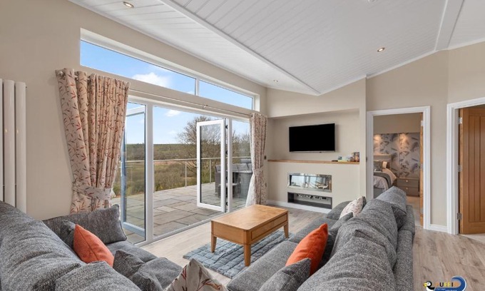 Penally House | Valley View Lodge - Luxury Lodge, Hot Tub, Close to Beach