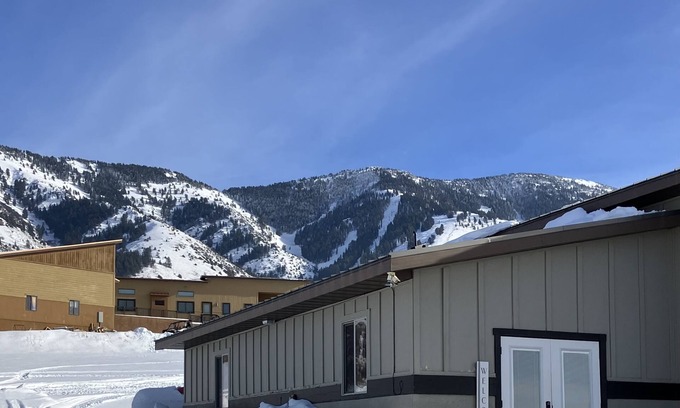 Inkom Apartment | Valley View Mountain Getaway! Four Seasons of Fun!