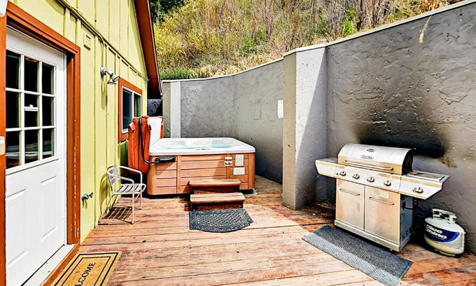 Intermountain Apartment | Valley View